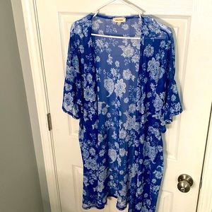 Blue and white floral kimono